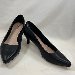 Clarks collection black pumps
